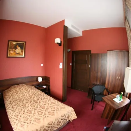 Dworski Galaktyczny Park Готель 3*